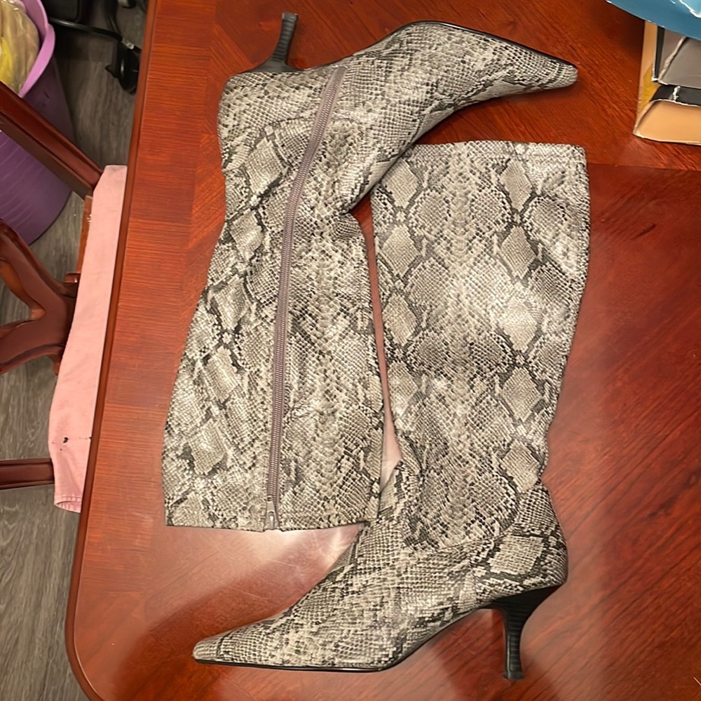 Gently used*** Snake print boots